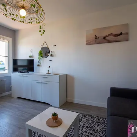 Lumineux Avec Balcon, Parking Proche Des Minimes - Fr-1-825-50 * La Rochelle (Charente-Maritime)